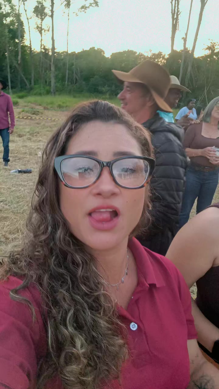 @Livinhachofermarombinha