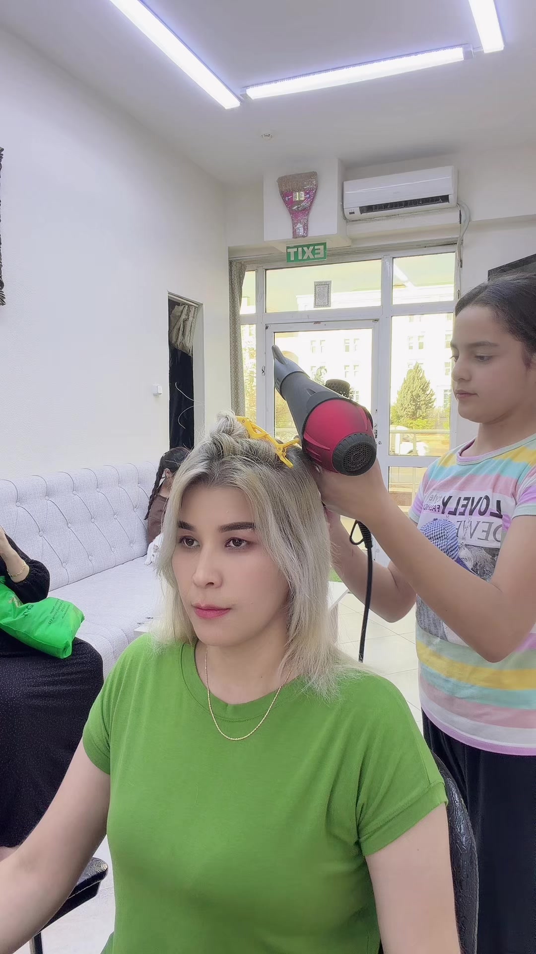 @Eneba&yuml; Salon .