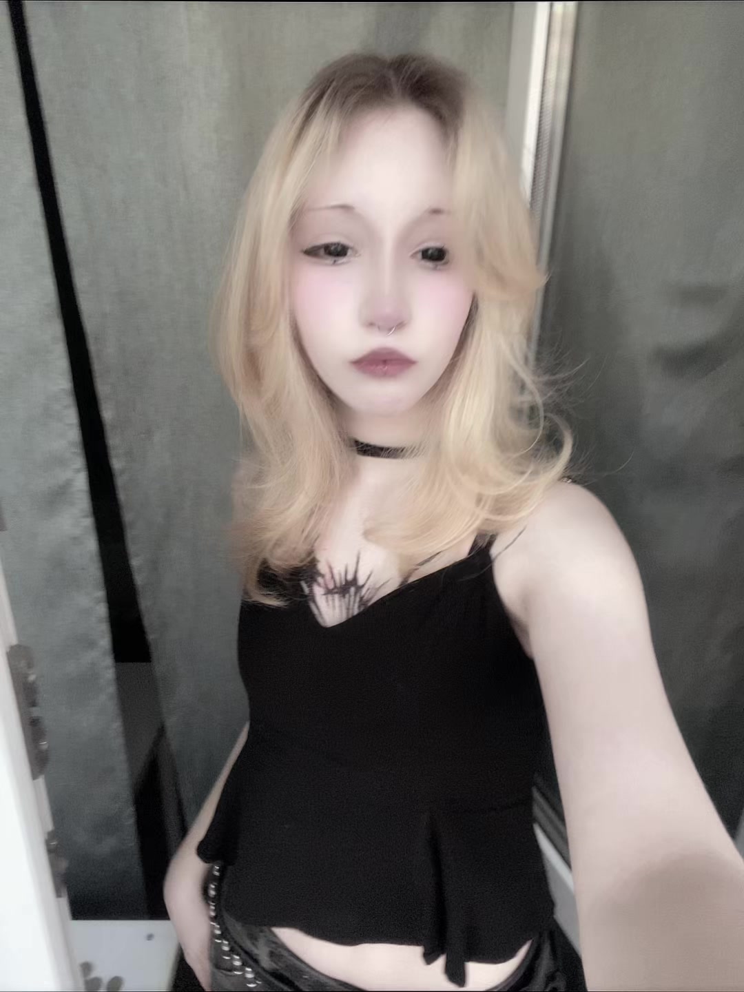 @<plastic.doll>