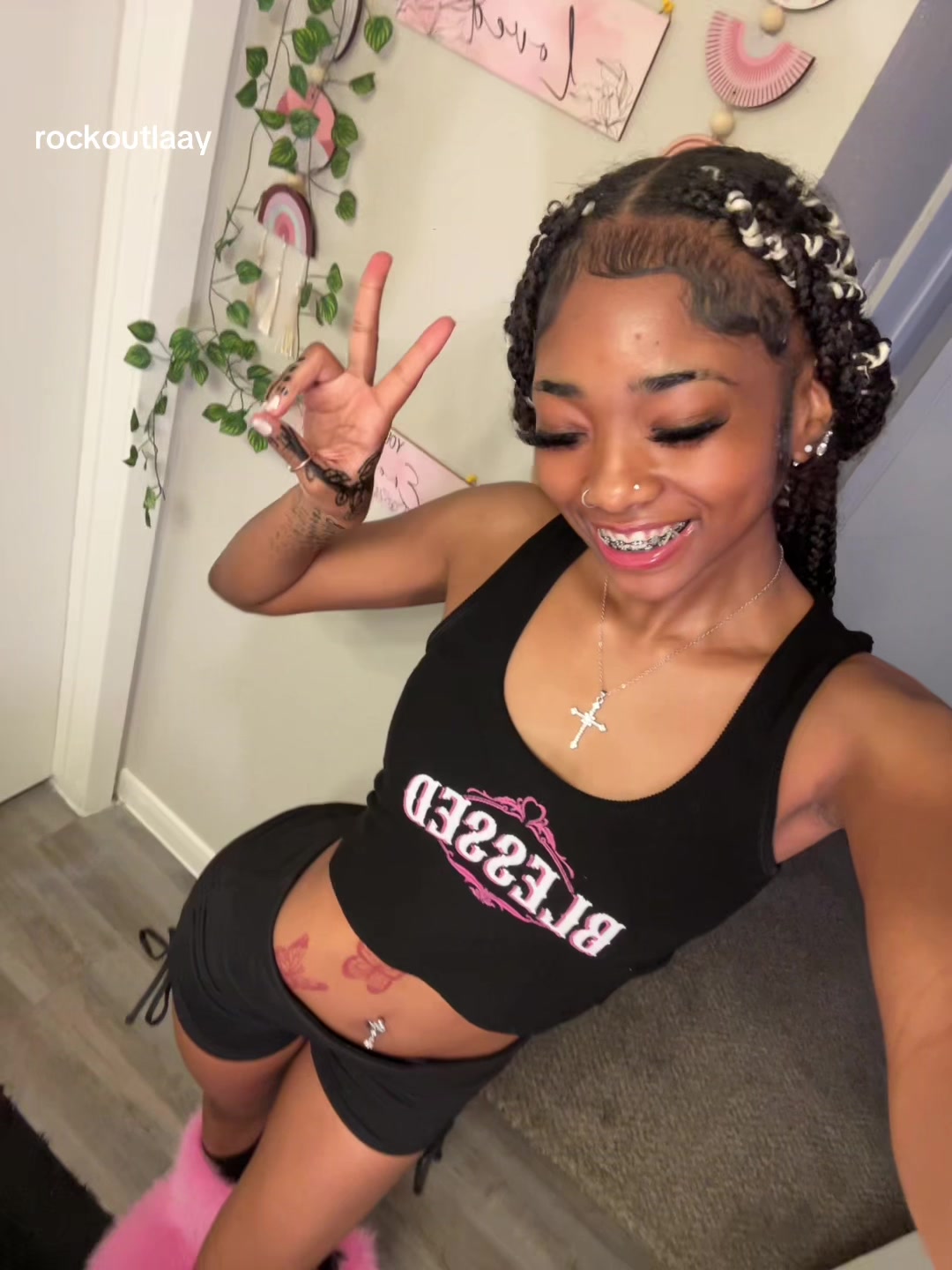@rockoutlaay
