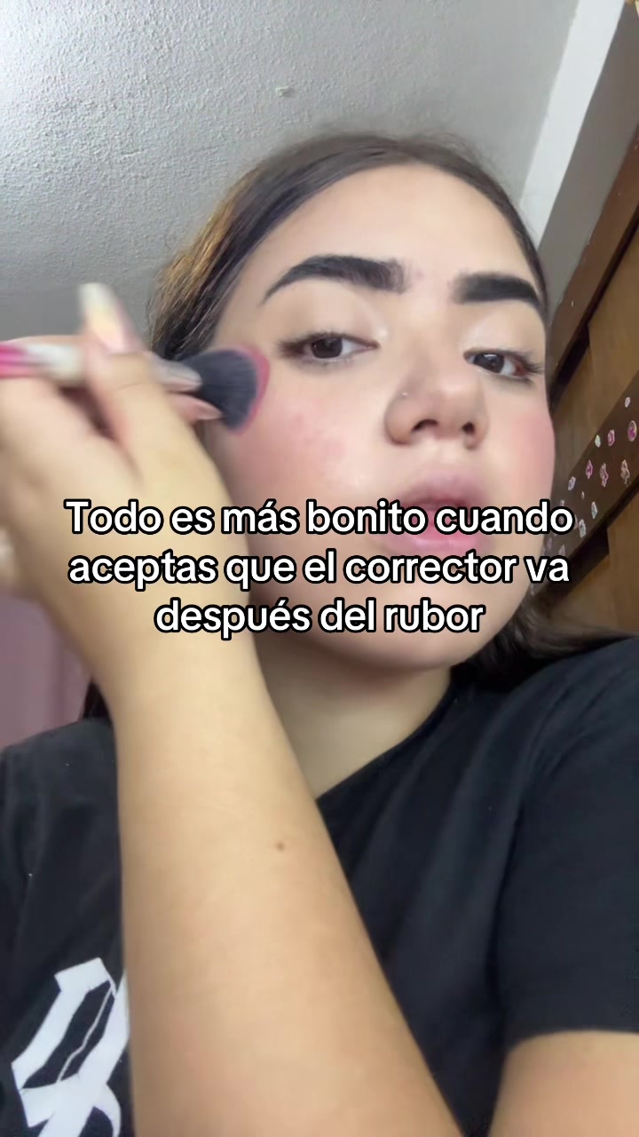 @valevicky_