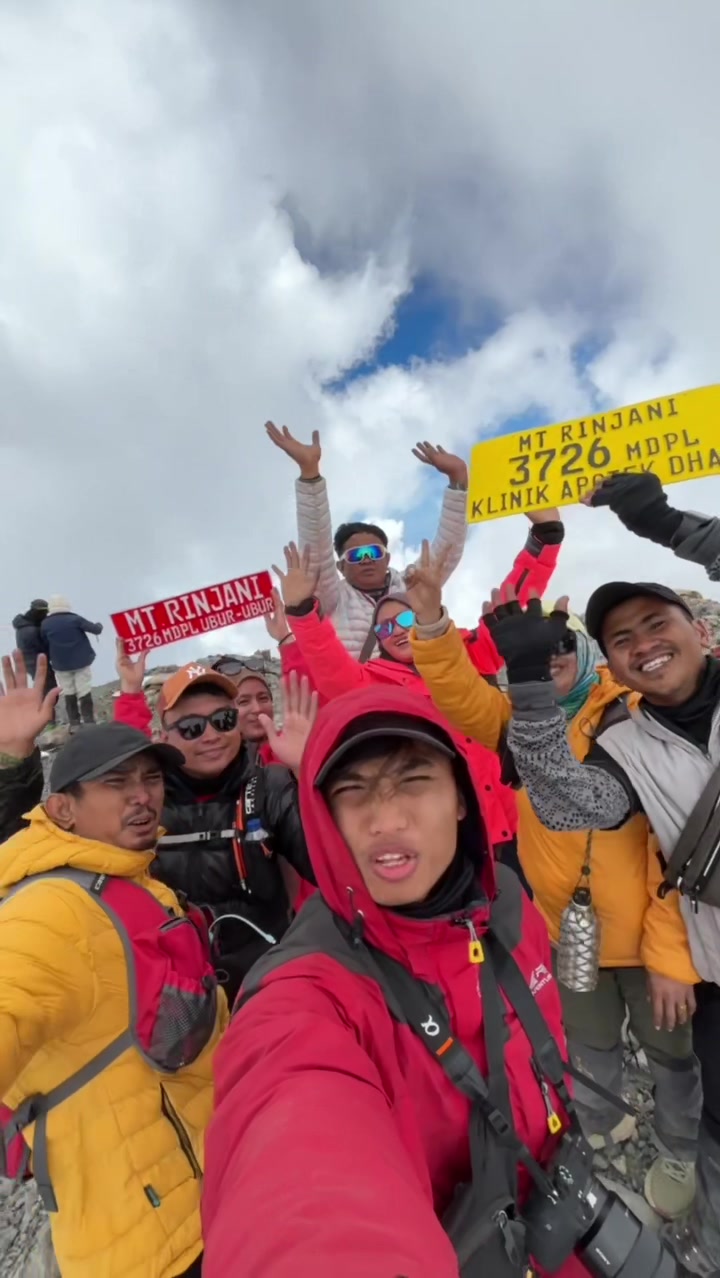 @adesaart