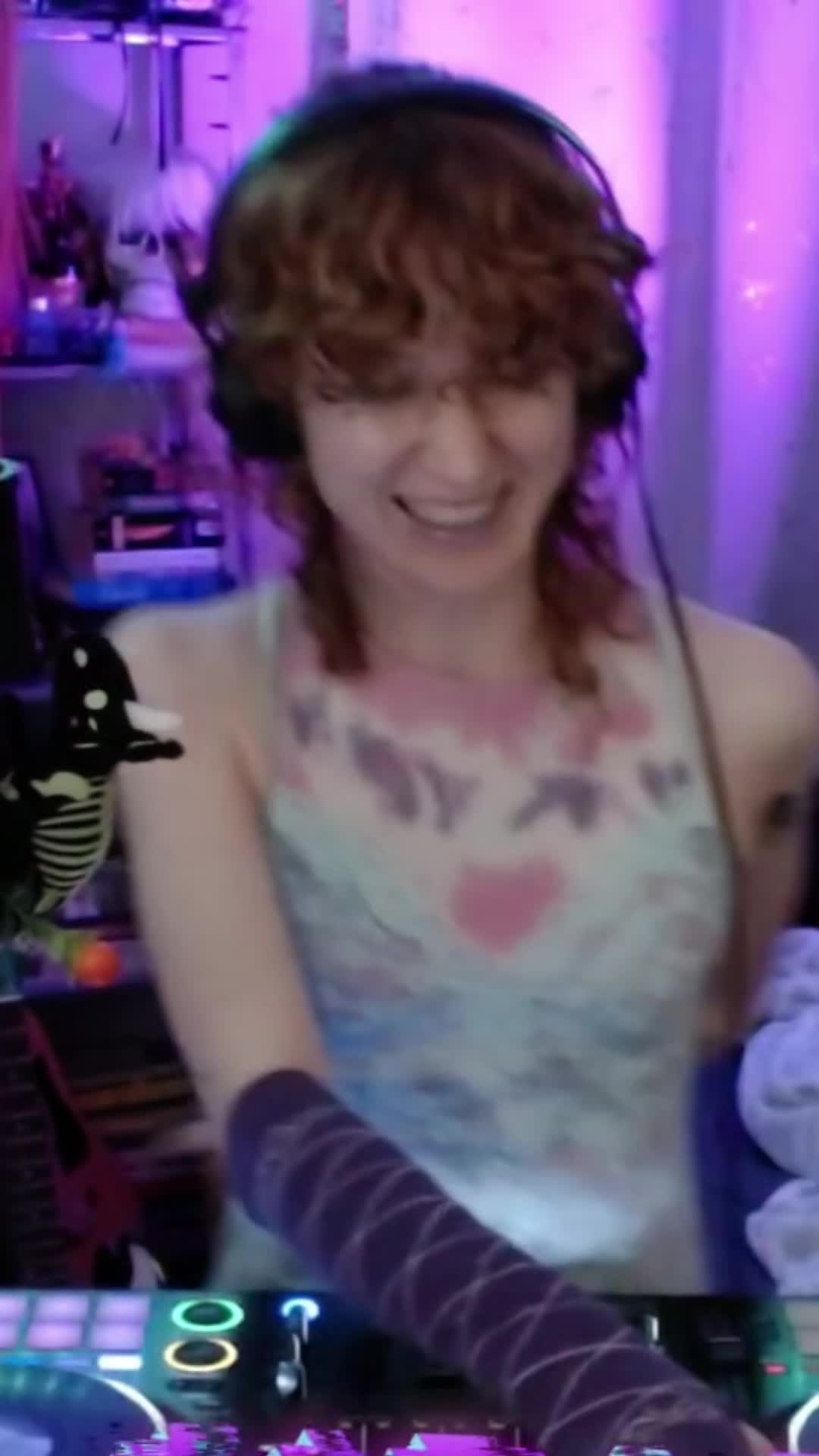 @djvioletnoise