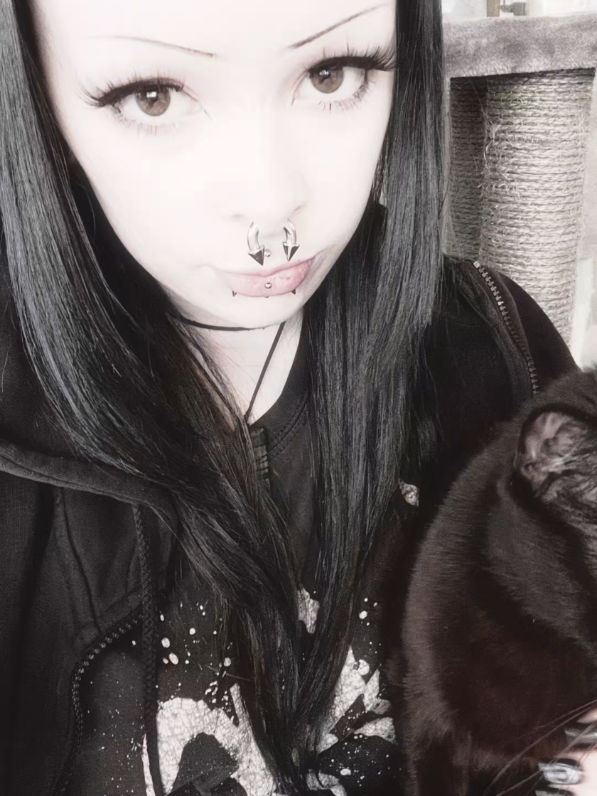 @horrorblompy