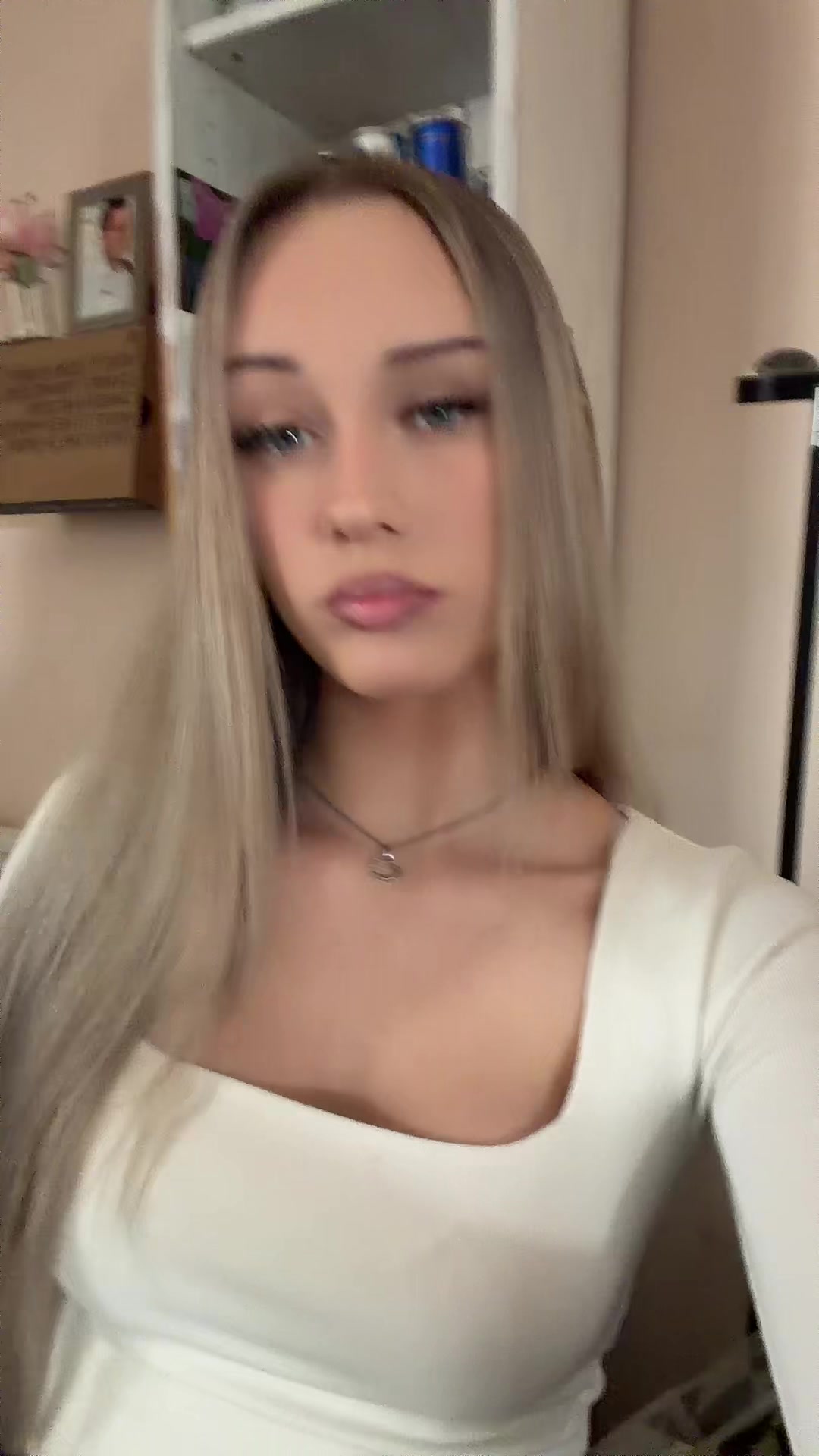 @𝐄