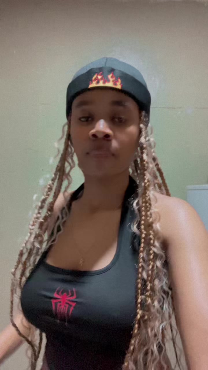 @L&egrave;&euml; Mnguni