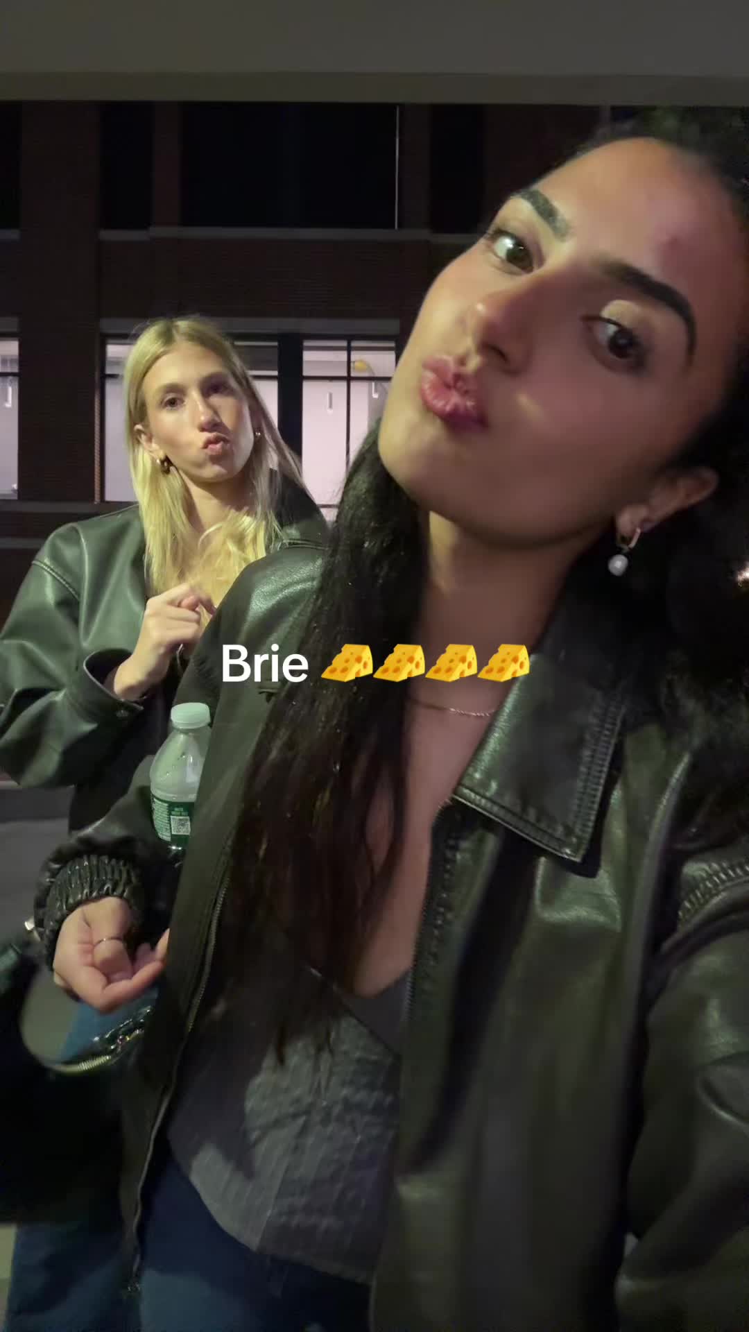 @Ava