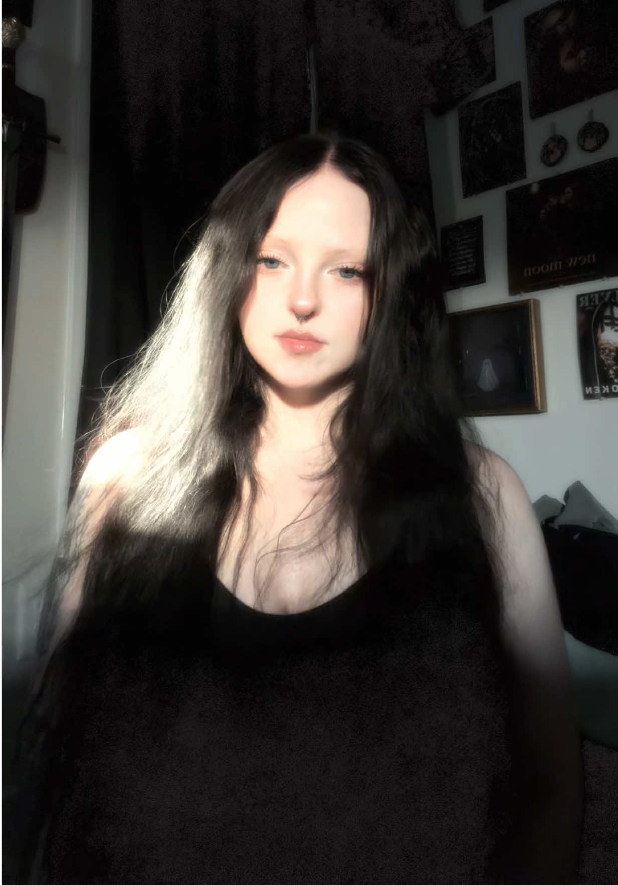 @𝔫𝔞𝔳𝔦 🖤🕸️