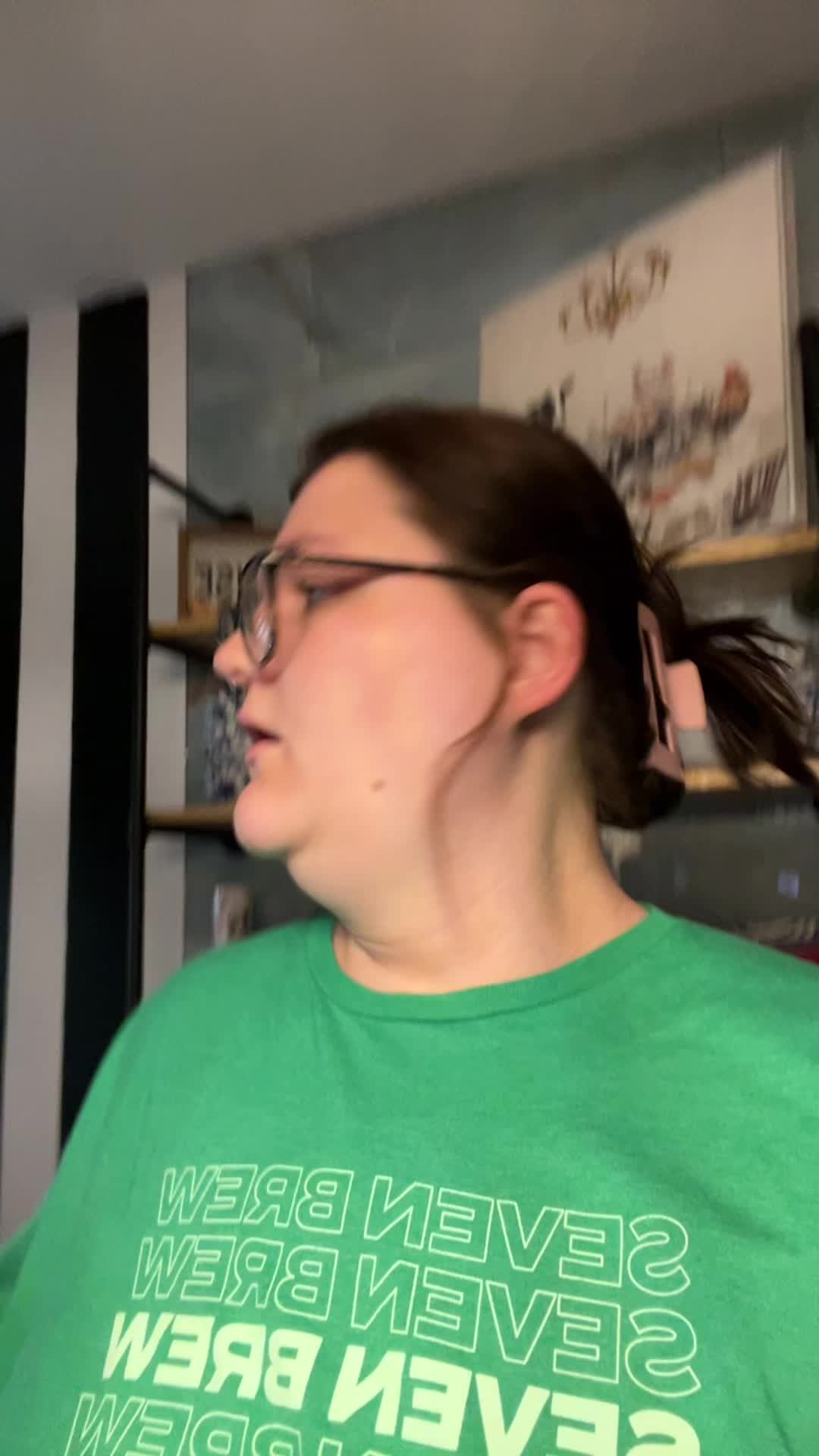 @laurenellis