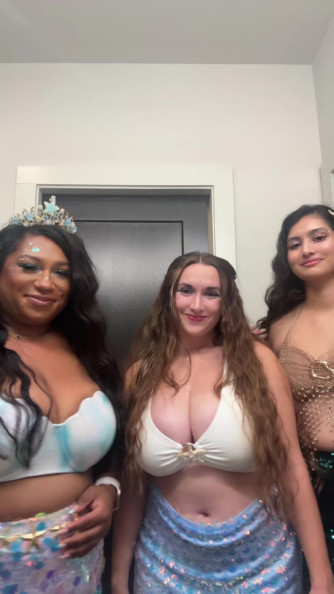 @big boob besties