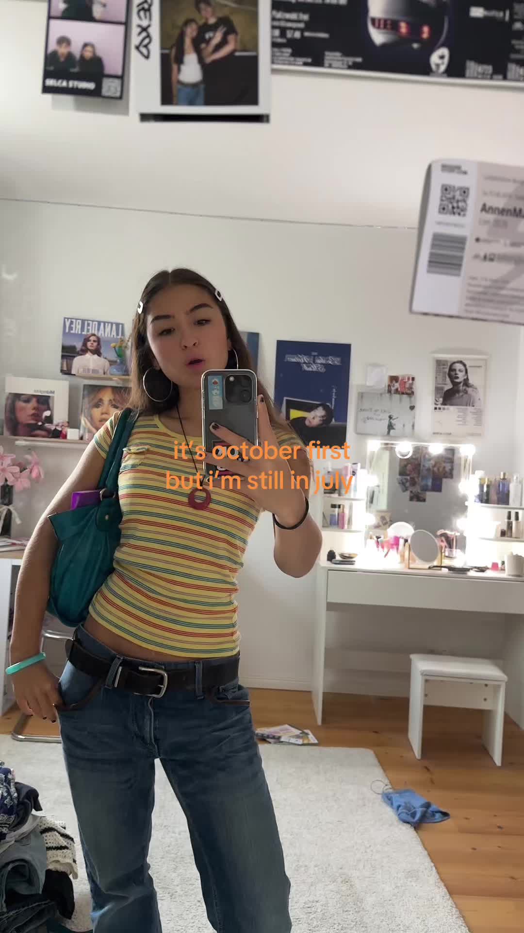@万絢