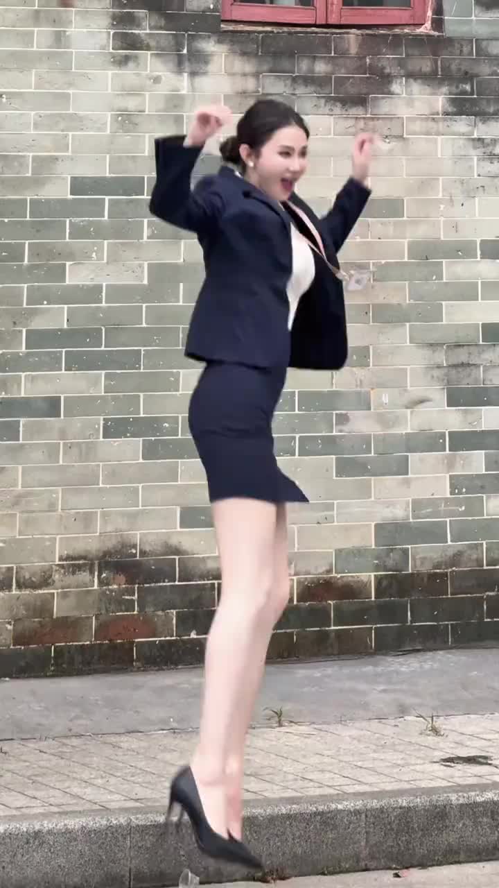 @Sally 雪莉 大笑笑