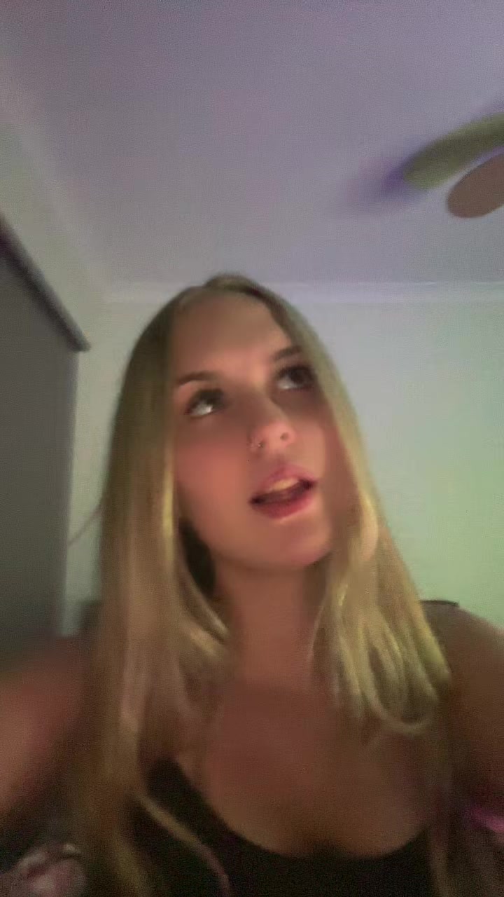 @unironicallyblonde