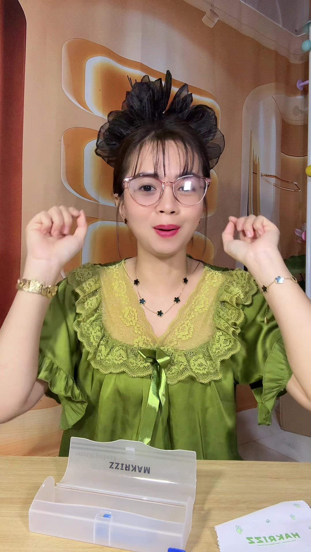 @Em Cẩm N&egrave;