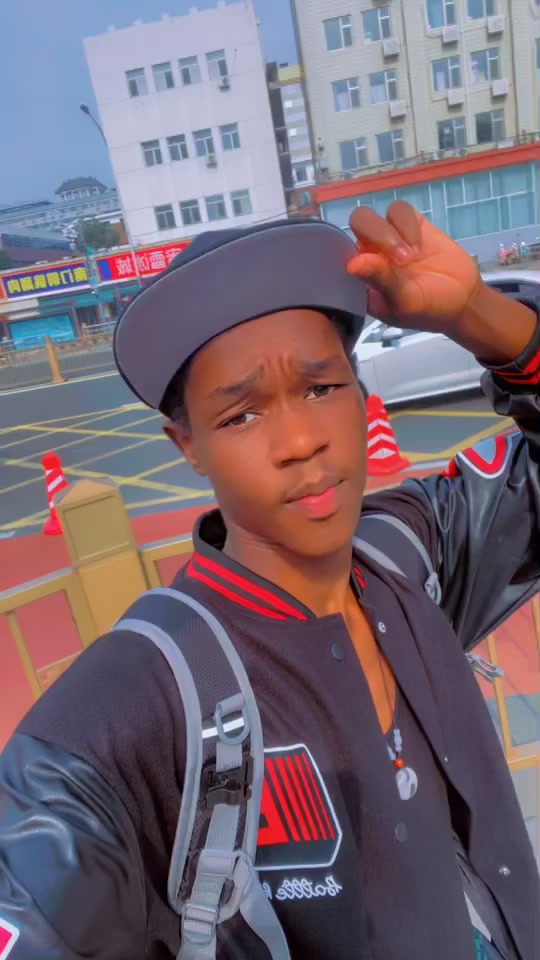 @VICTOR FOX🦊🇺🇬🇯🇲