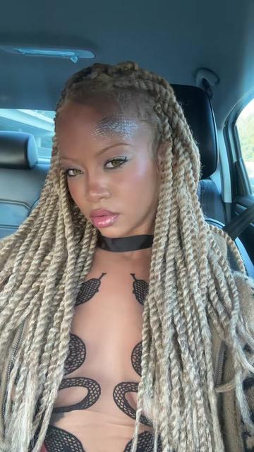@playgiiirlkay
