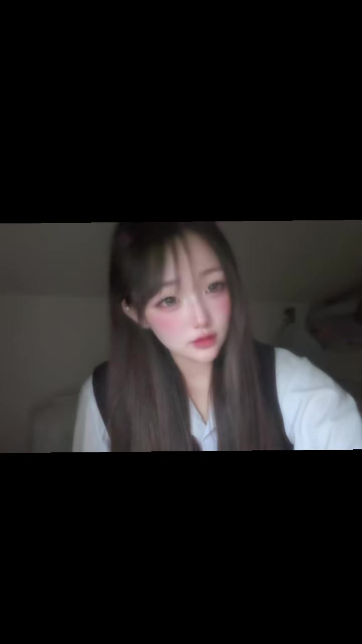 @まな