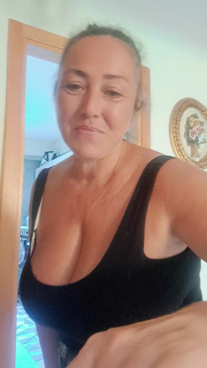 @Flora Guarino433
