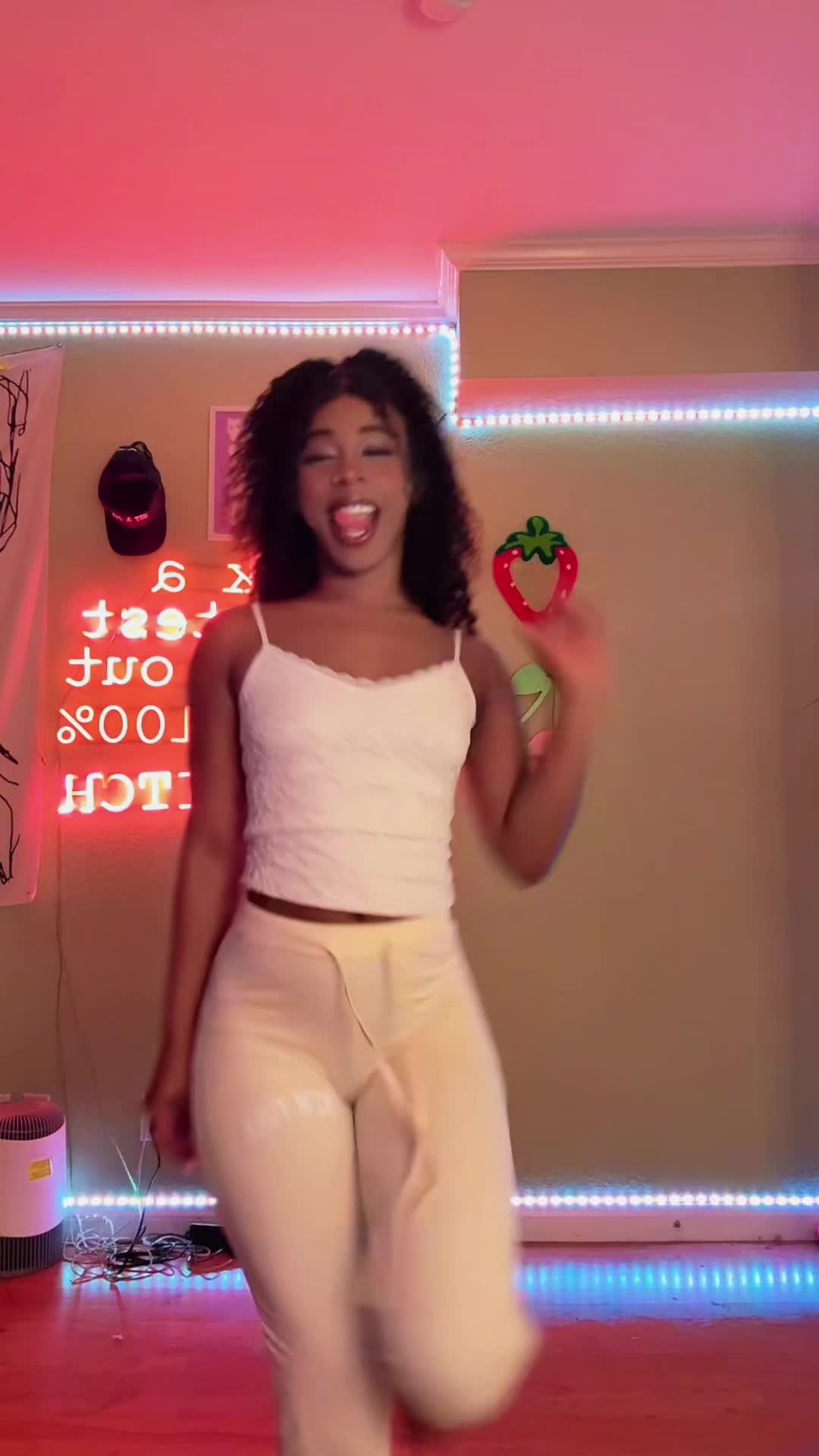 @allicattt