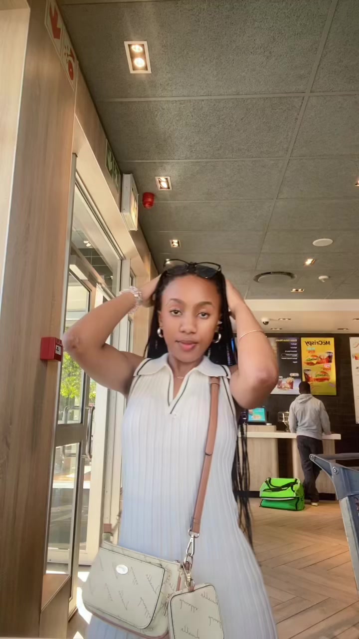 @Zee.🎀