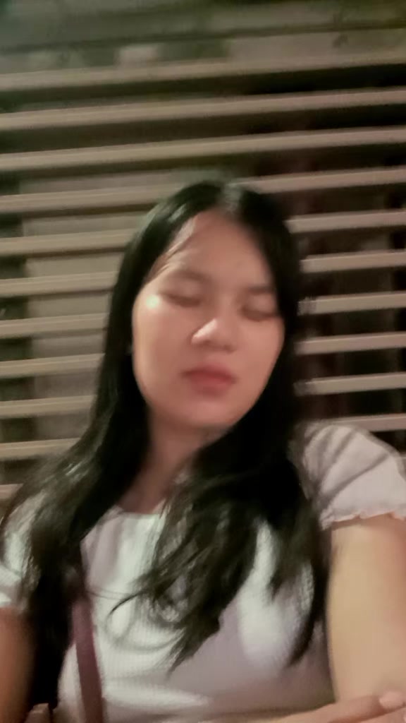 @Lela_