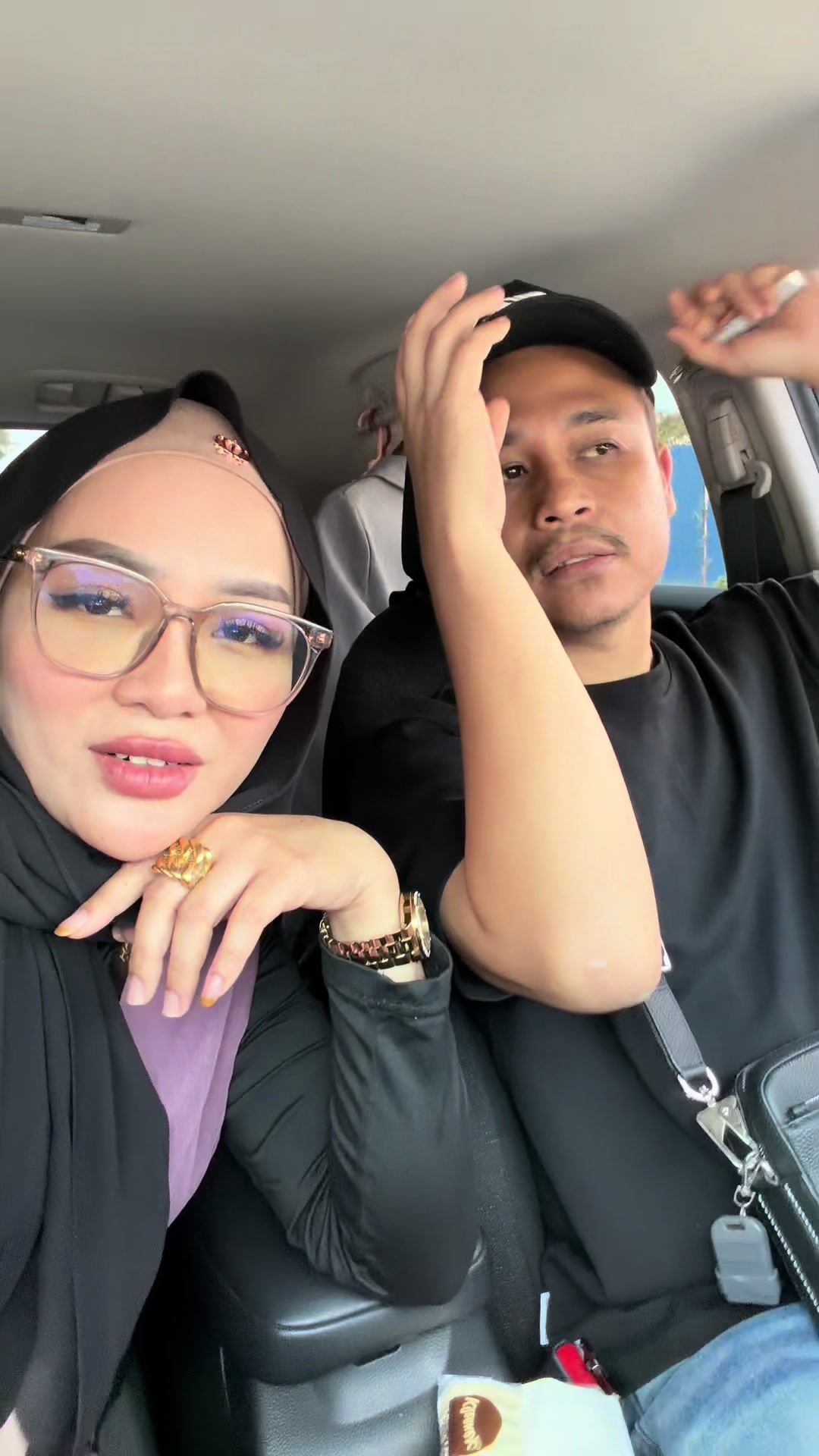 @izzah cantik manis