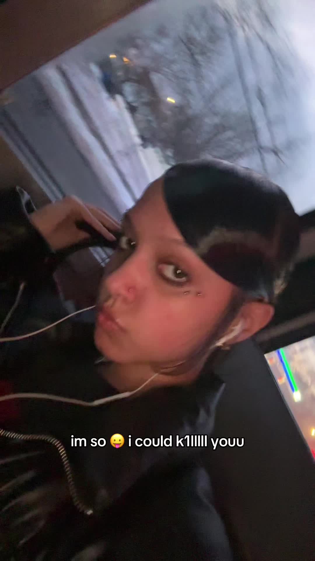 @🧟&zwj;♀️