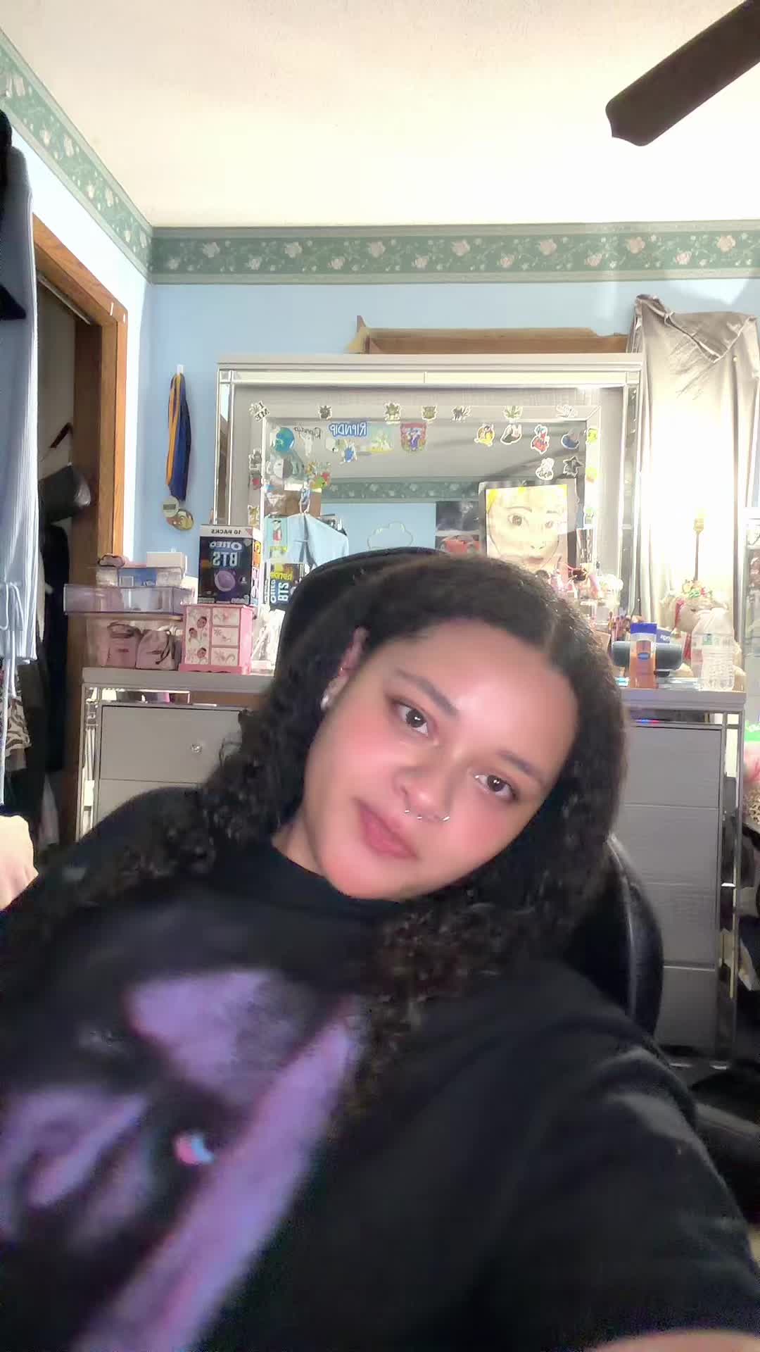 @T<3