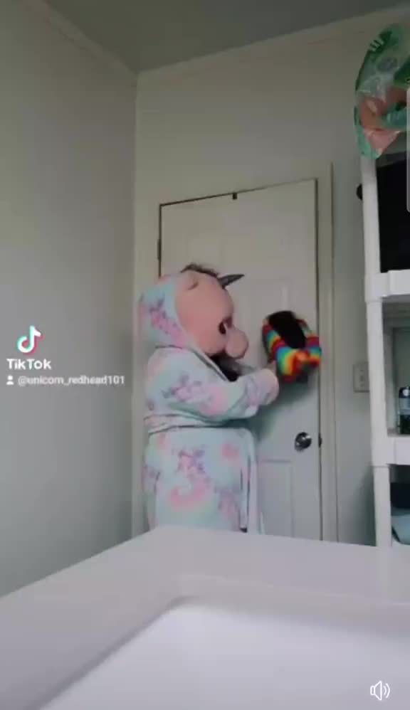 @redhead_unicorn101