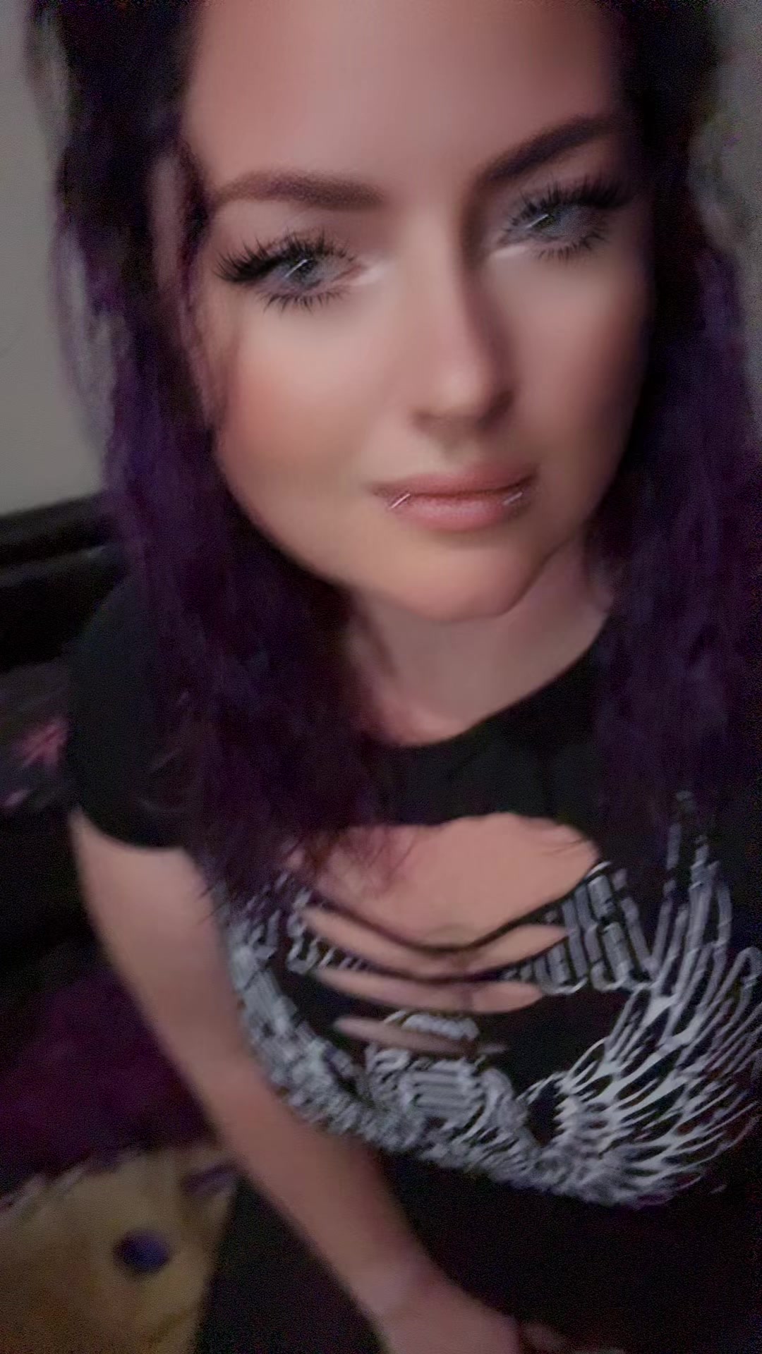 @Demoness_😈
