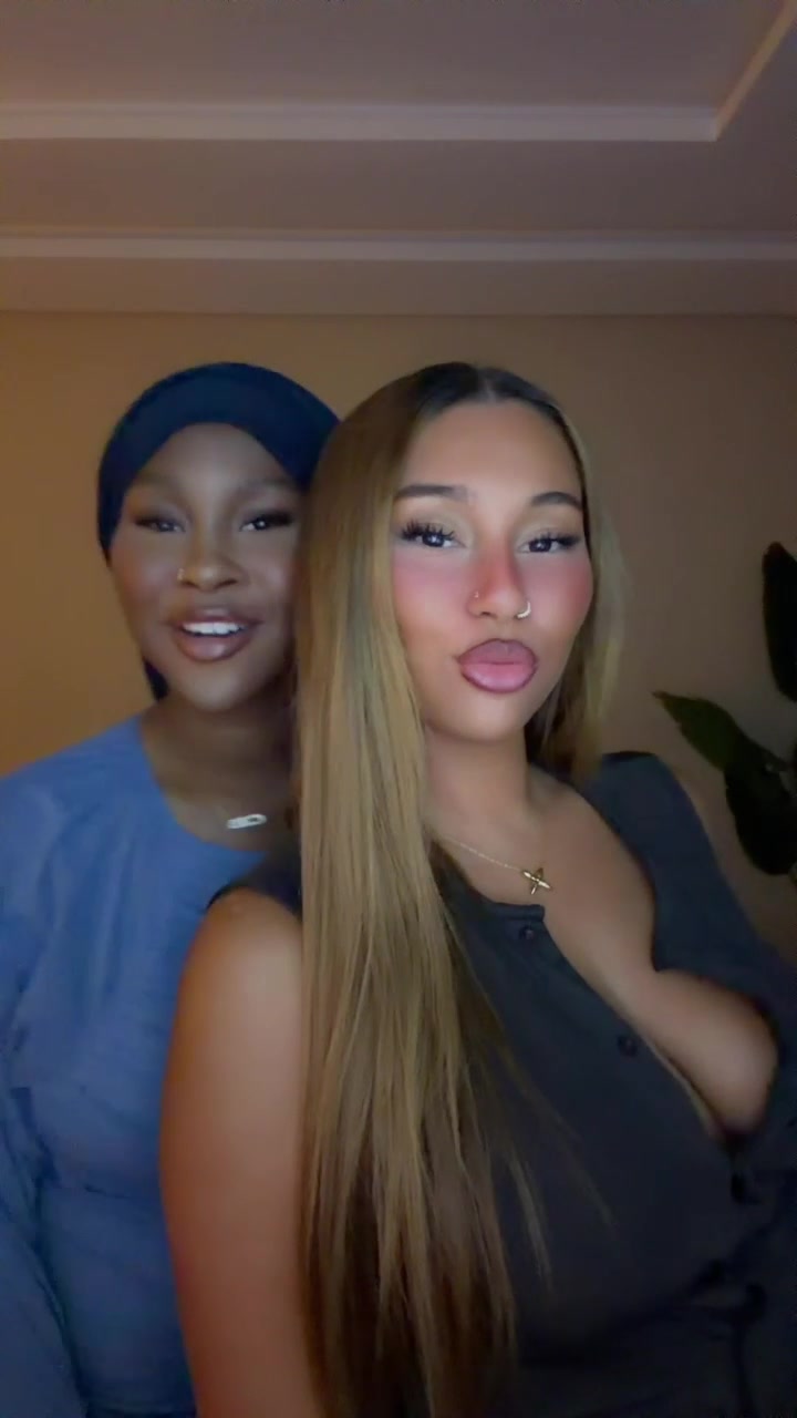@nélia