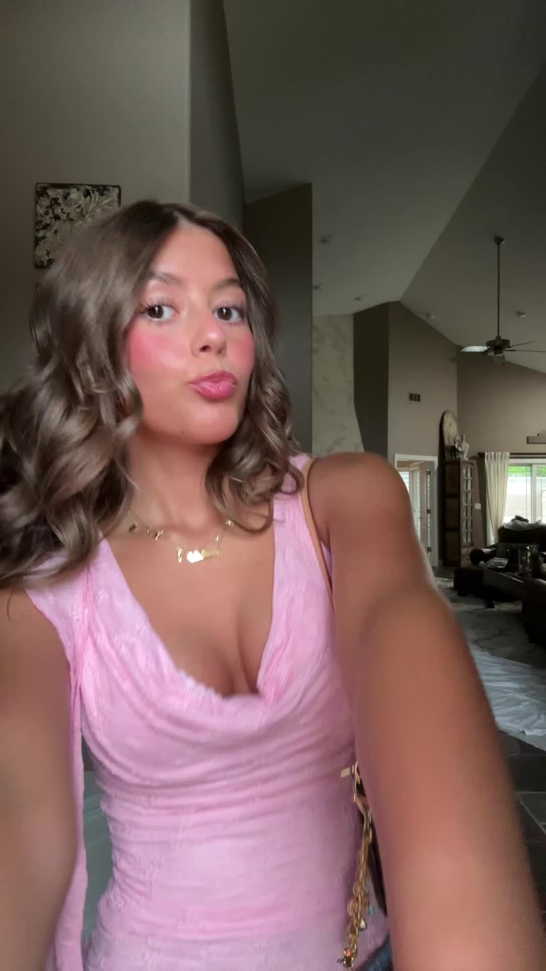 @Bella