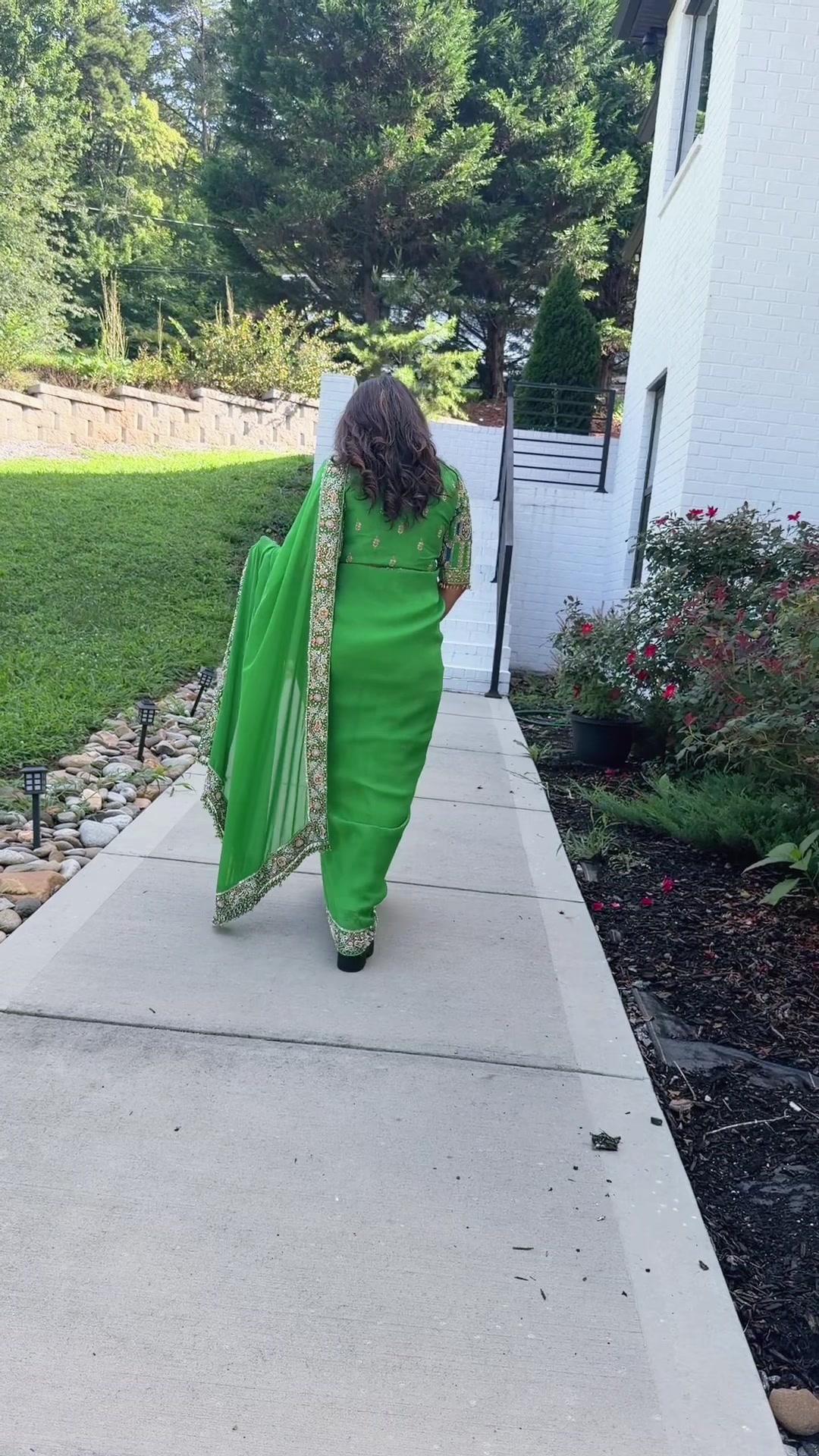 @🧿@earthy.@Vani🧿