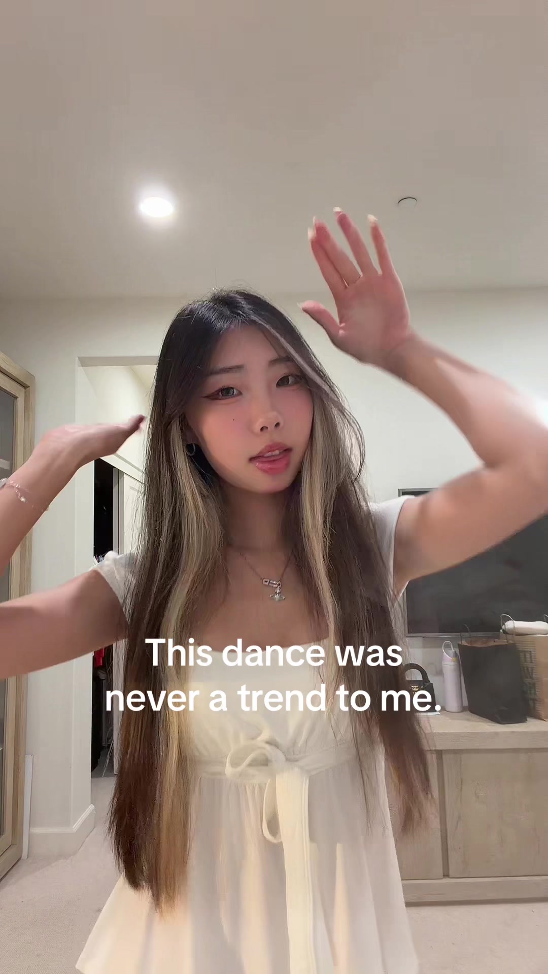 @adri_323_