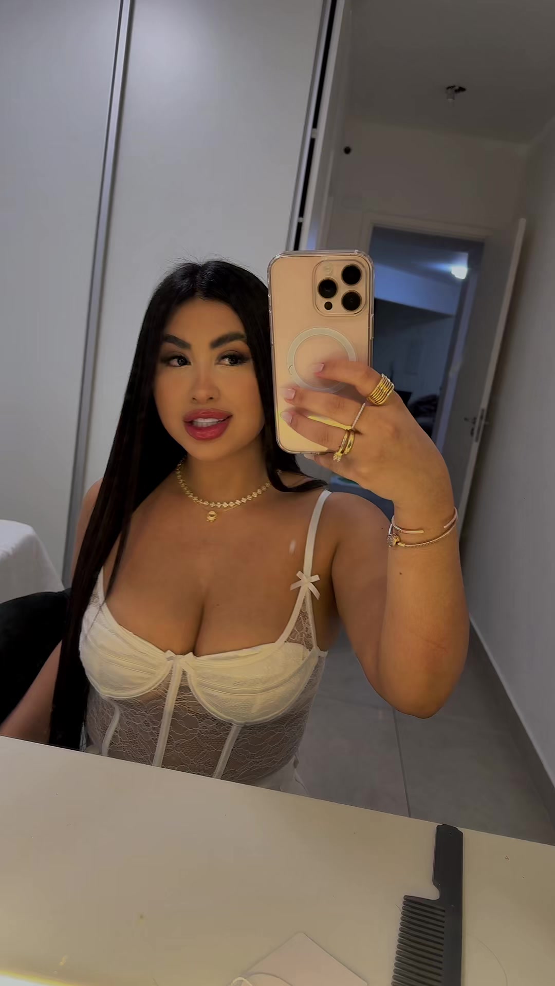 @thaiiiiisousaa