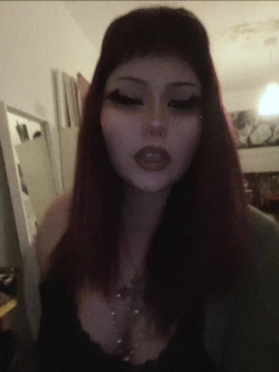 @🐝