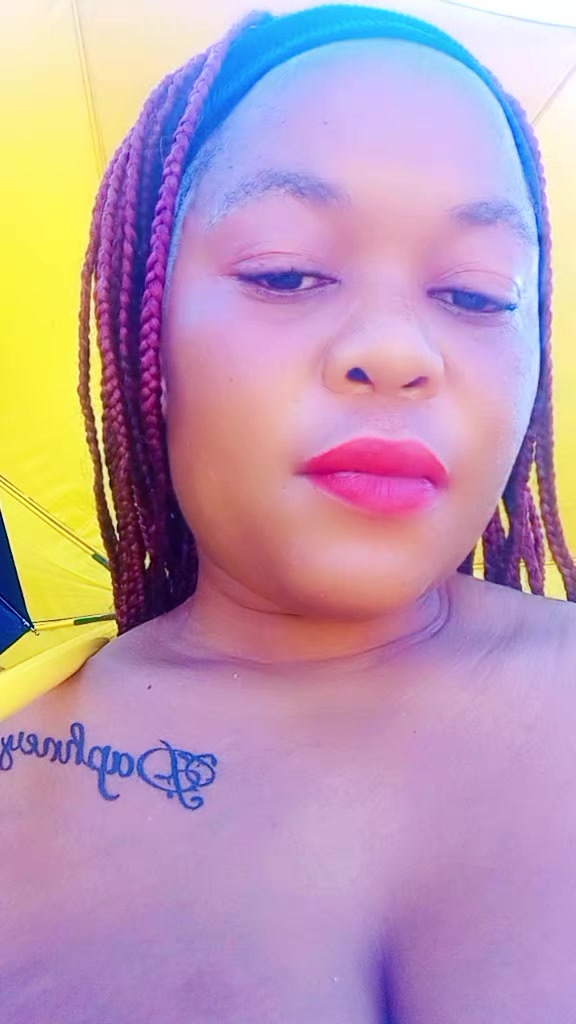 @daphneyivy