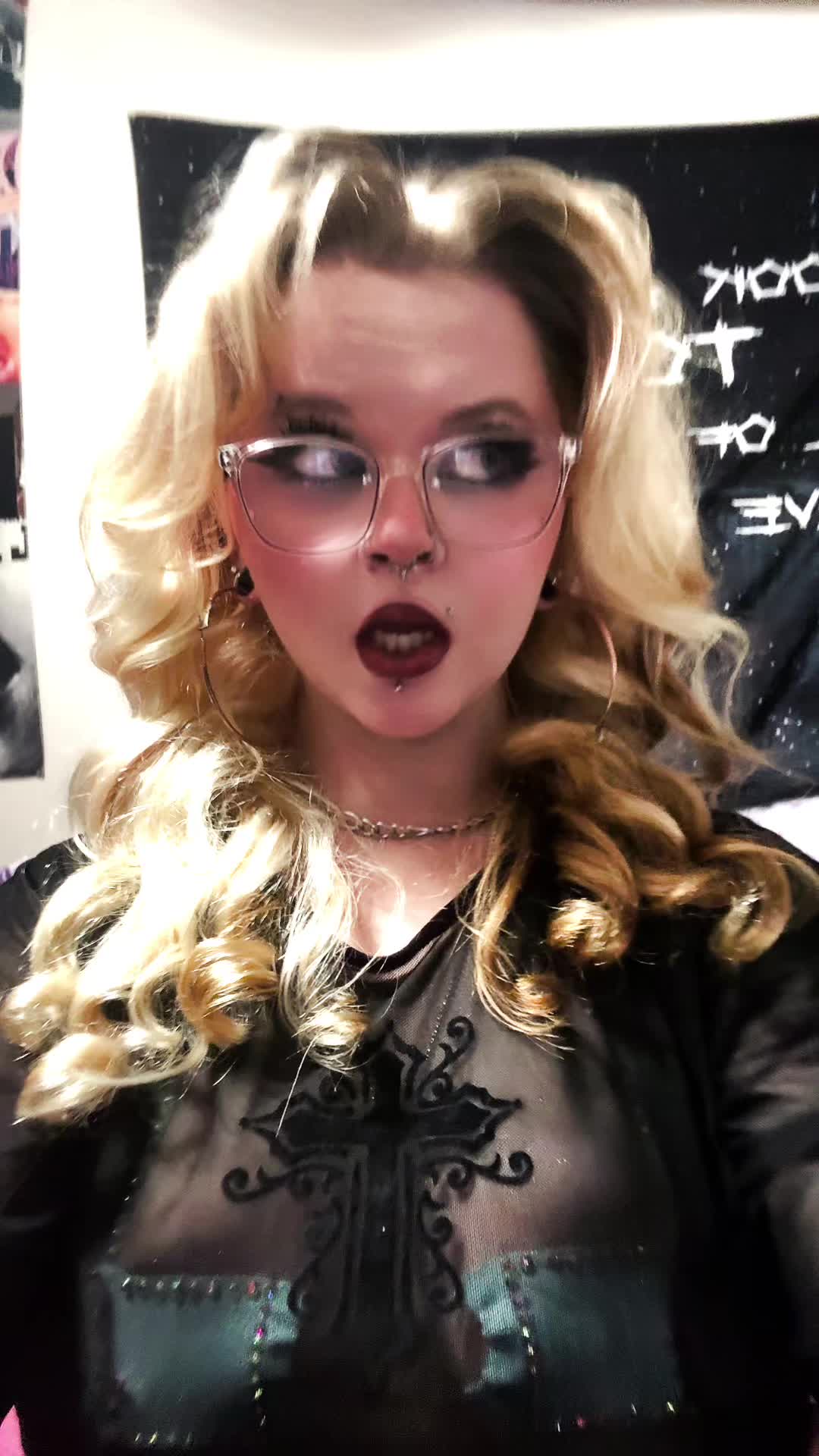 @😻