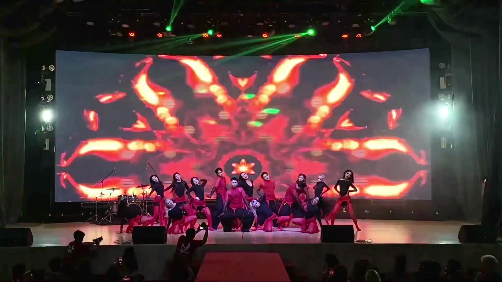 @𝐏𝐎𝐎𝐍𝐆 𝐂𝐫𝐞𝐰 🙏🏻