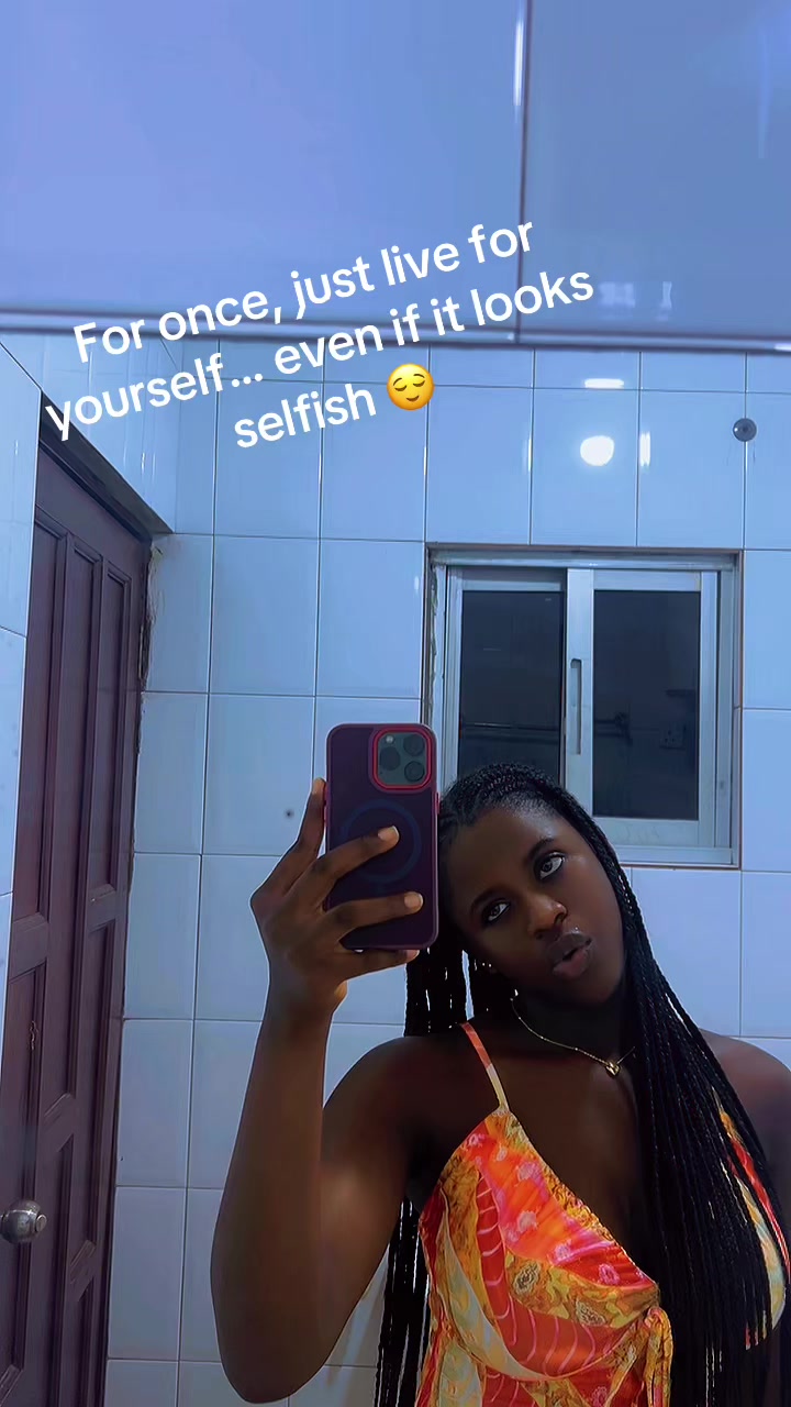 @Akosua_monica