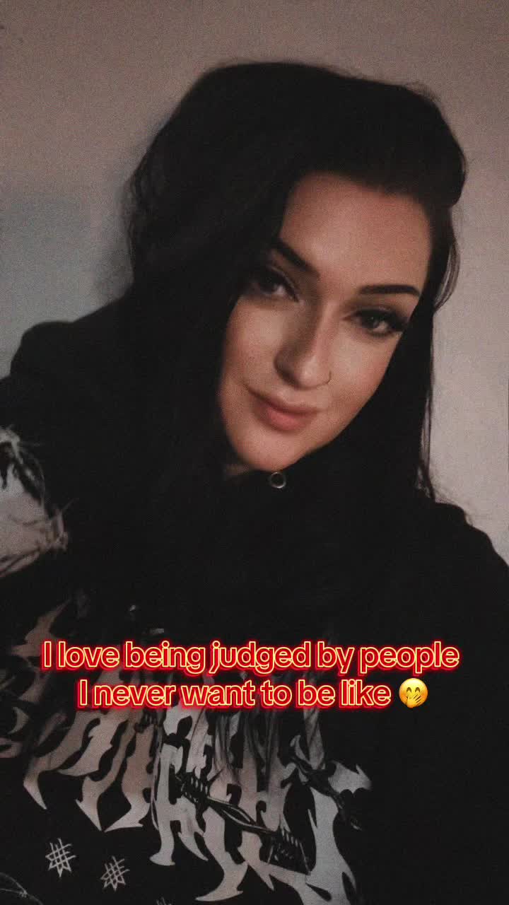 @Gothicccccc