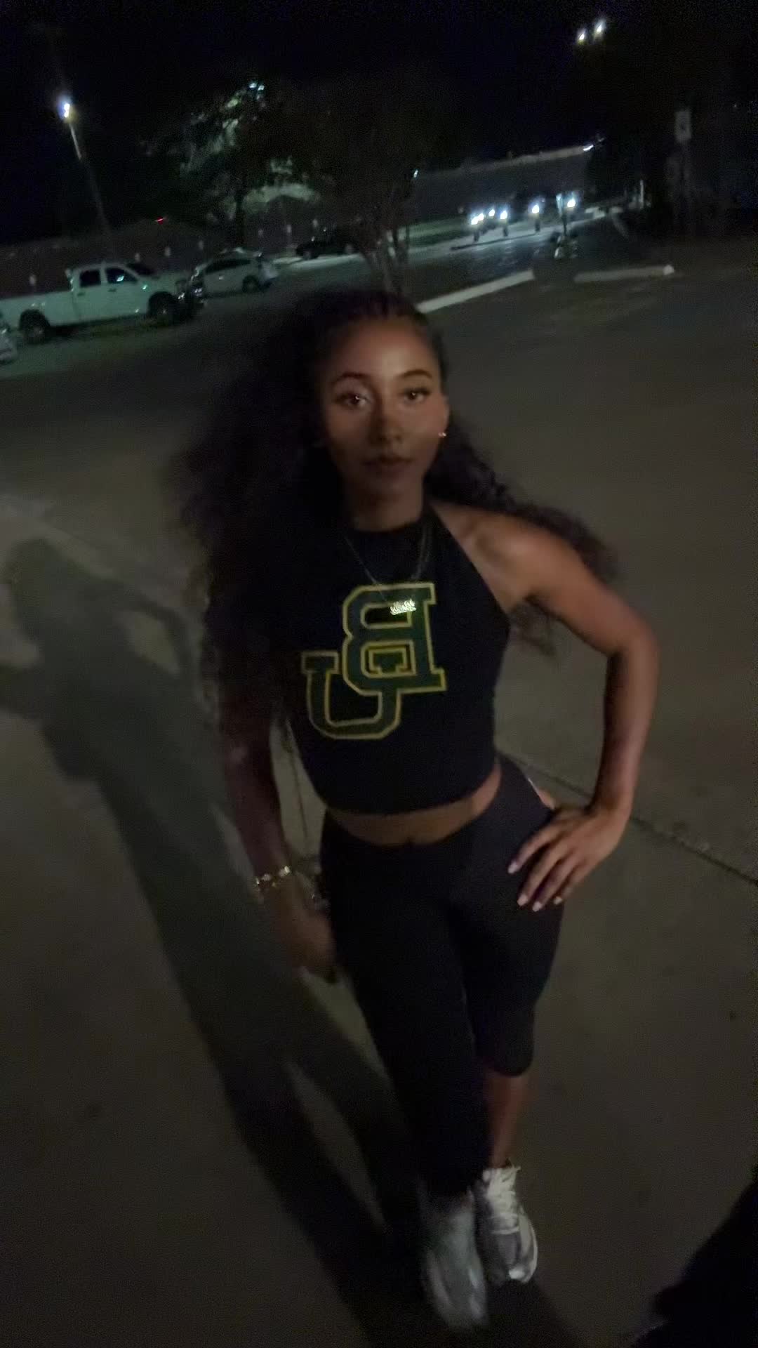 @Bella