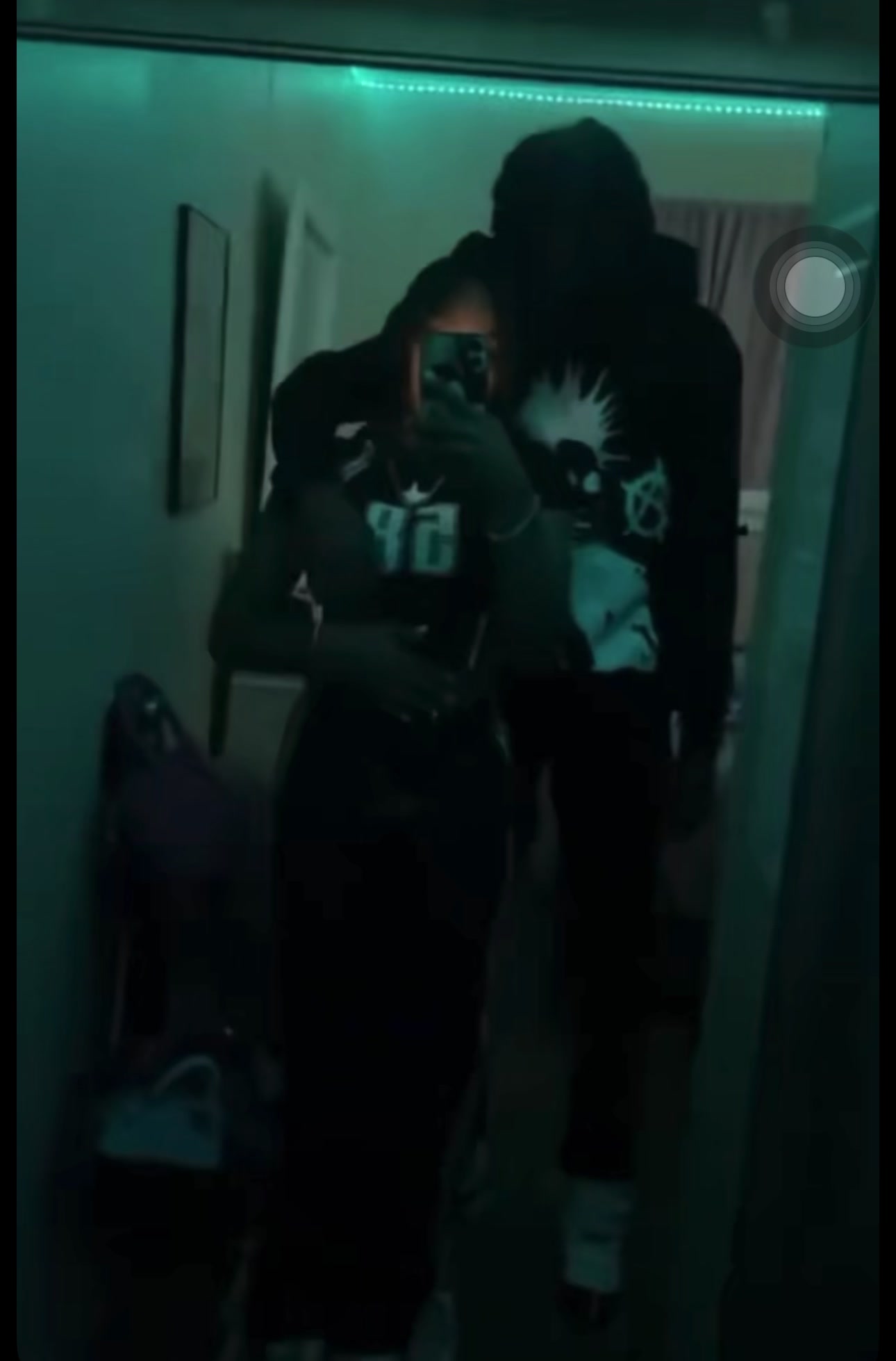 @👩🏽❤️💋👨🏾.