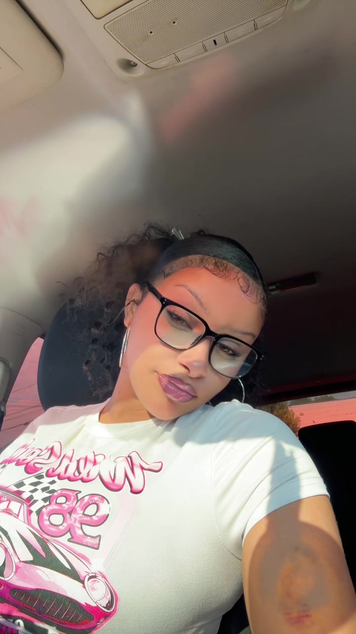 @ThaatGirlTy