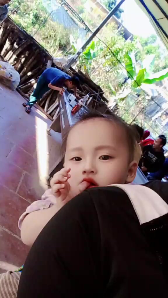 @V&agrave;ng N&eacute;m