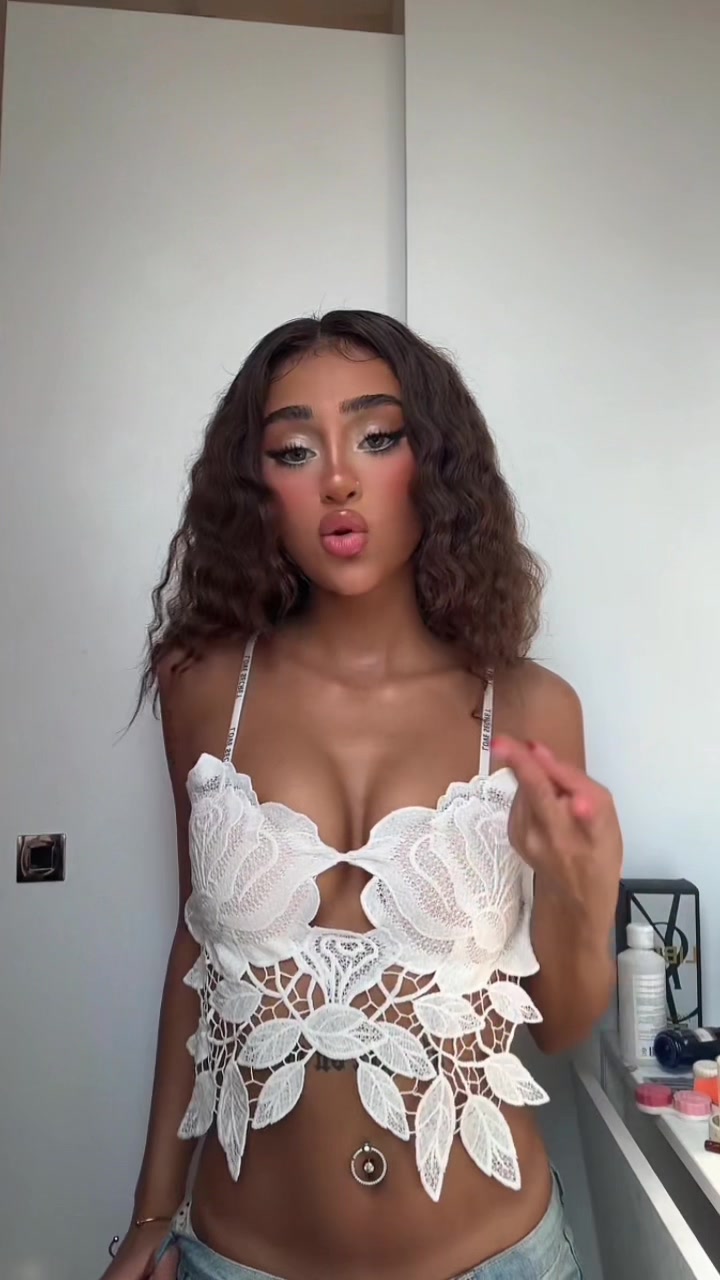 @hellenaslh
