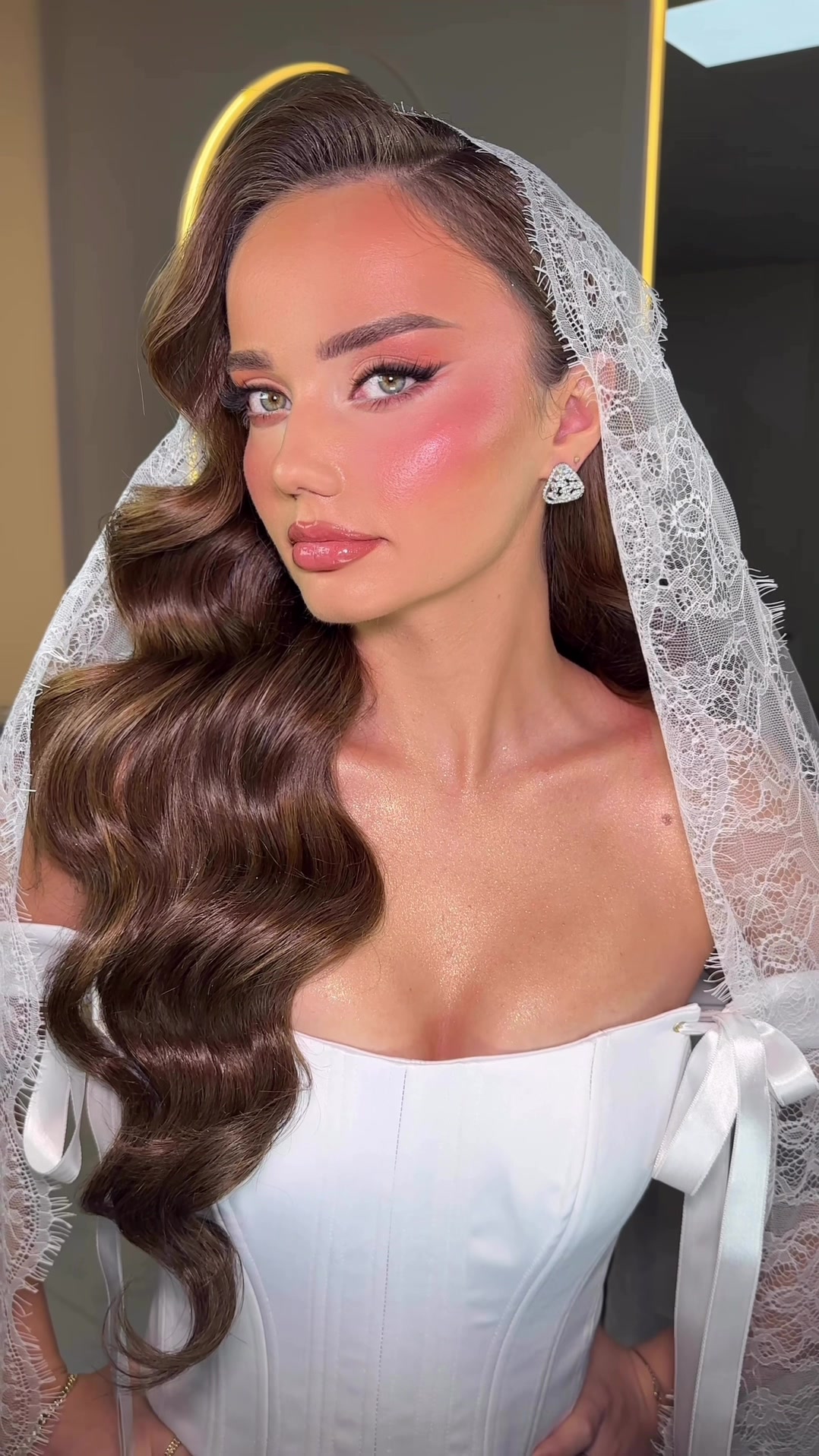 @CrenovaBeauty