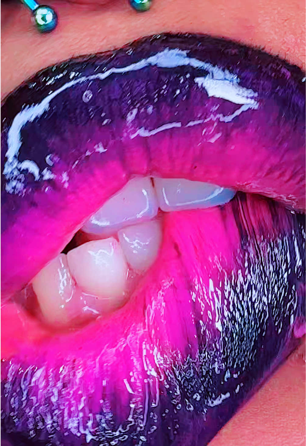 @Lipsz