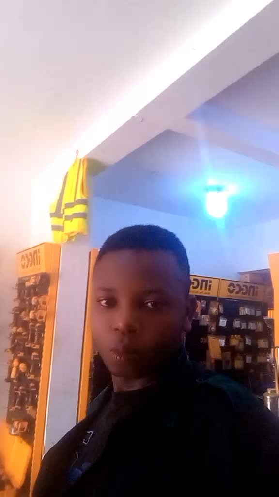 @Komungisha