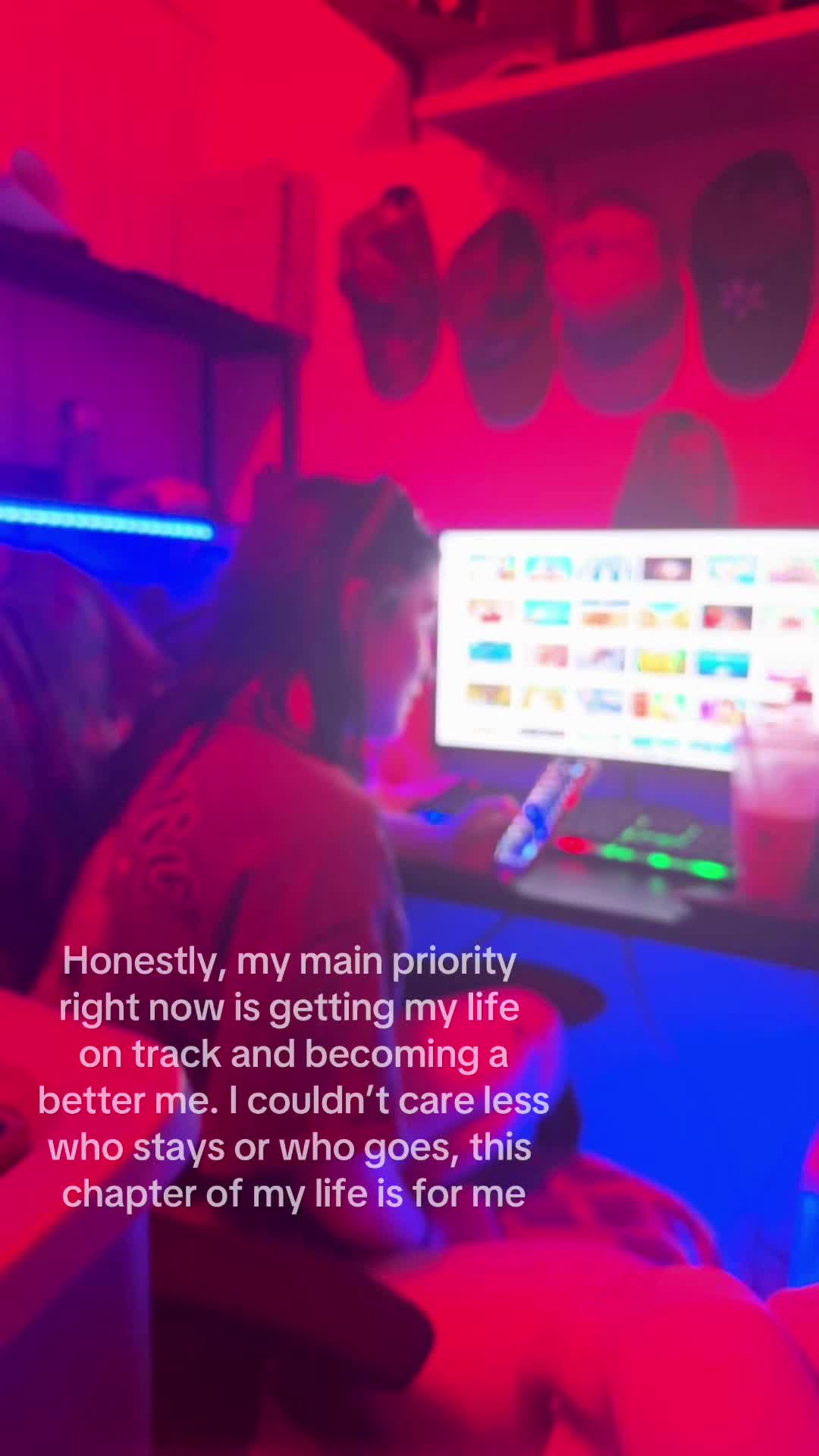 @𖣂